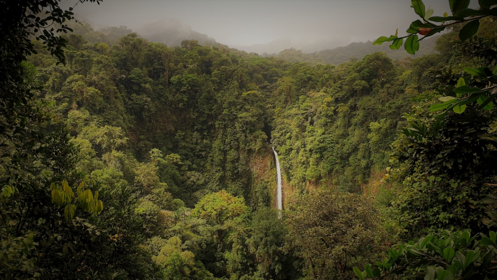 costa-rica-waterfall-arenal