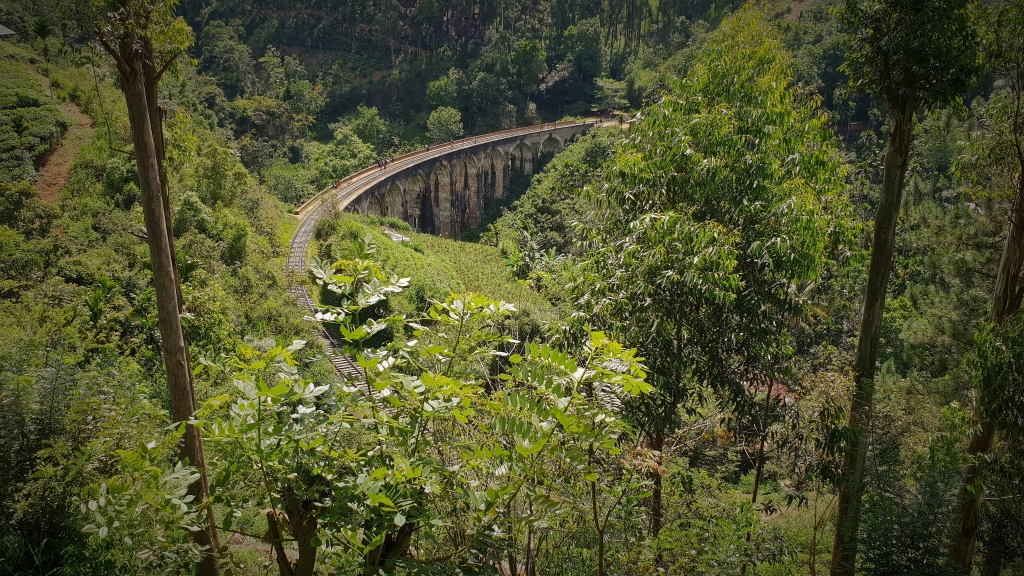 sri lanka nine arches bridge