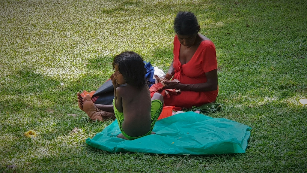 sri lanka kataragama river family